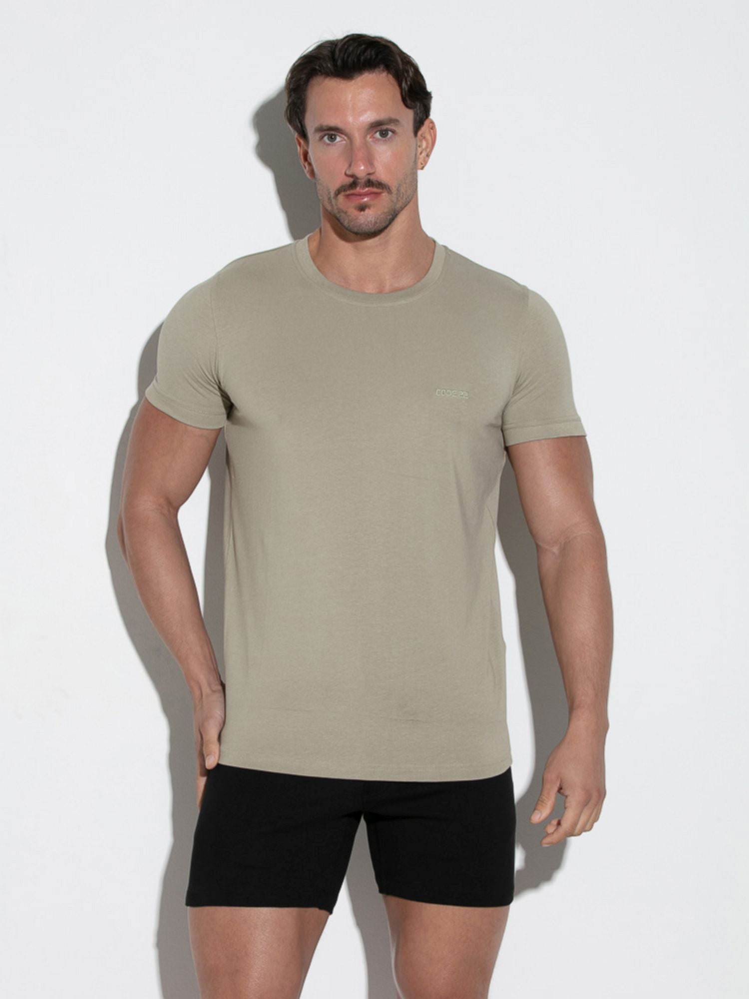 CODE 22 Essential Kurzarm T-Shirt 3336 in slim fit, soft fabric, round neck, featuring a chest logo. CODE 22 Essential Kurzarm T-Shirt 3336 Code 22 Kleidung & Accessoires:Herren:Herrenmode:Shirts & Hemden:T-Shirts nudosz.myshopify.com